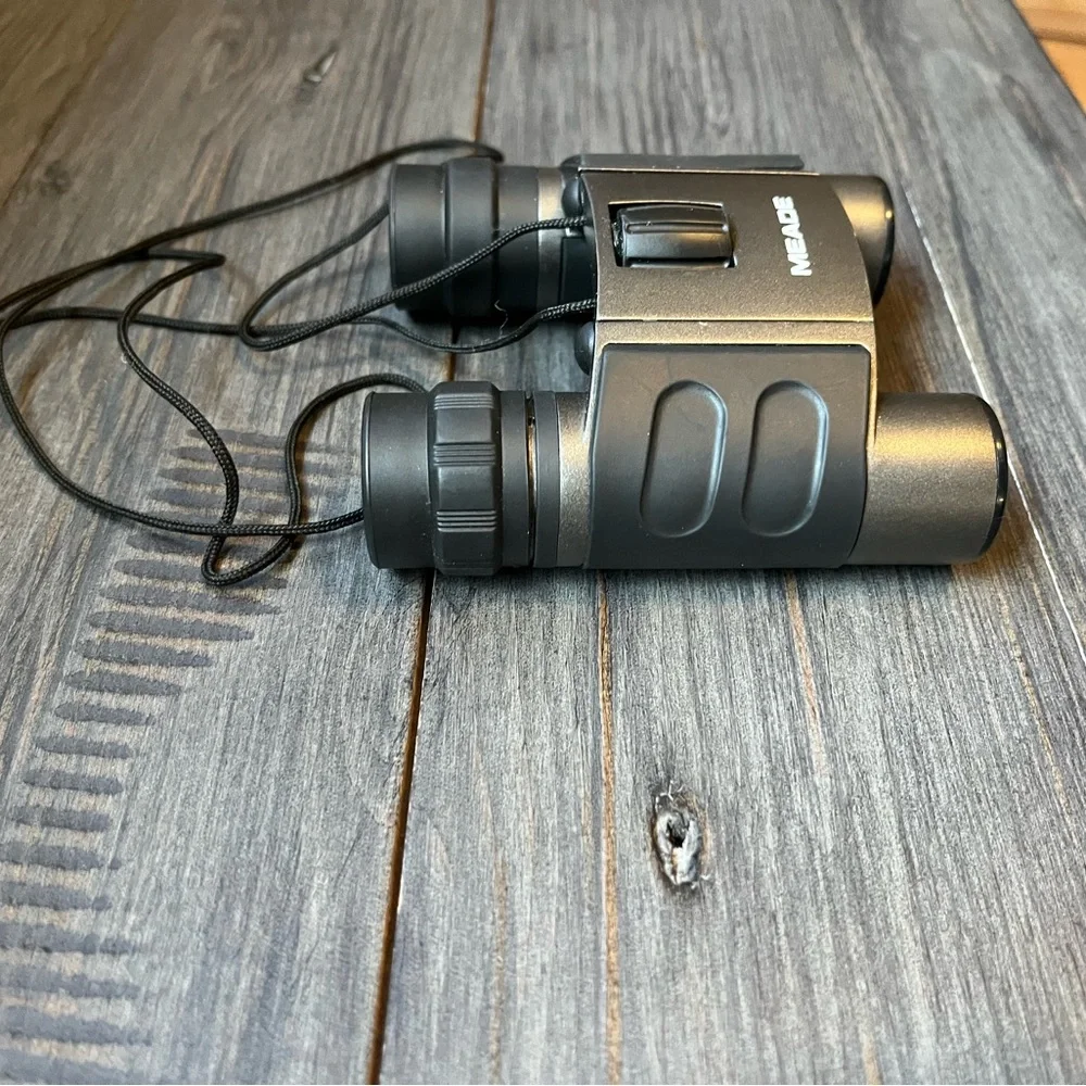 Black and Gray Binoculars